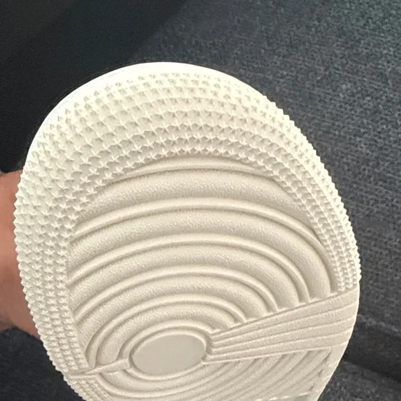 Air Jordan 1 Low UNC Blue White Black Size 8 women or 6.5 Youth New w/ Box - Picture 7 of 7